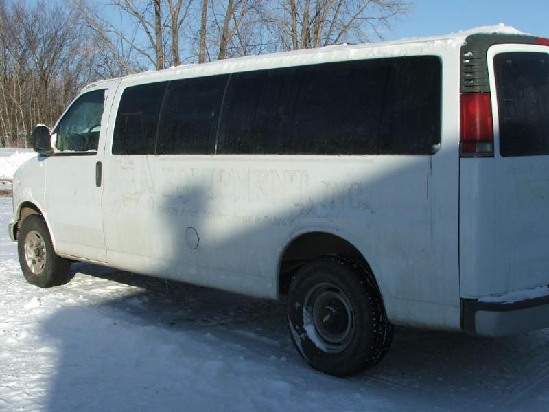 lot 7 image: Year 2000 Make Chevrolet Model E...