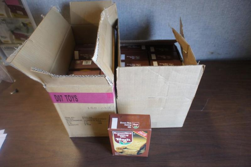 lot 58 image: Lot of (19) Fearin Brown Rice Bakin...