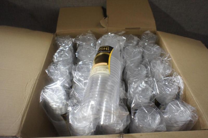 lot 93 image: Lot (1) case of clear plastic tumbl...
