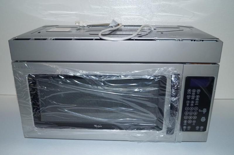 A Whirlpool Microwave hood combinat...