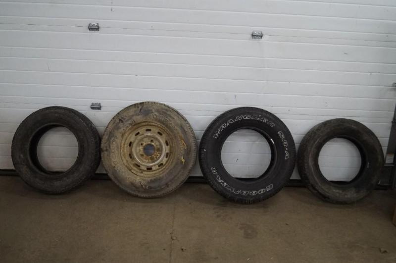 Republic 215 70R 15 Firestone desti...