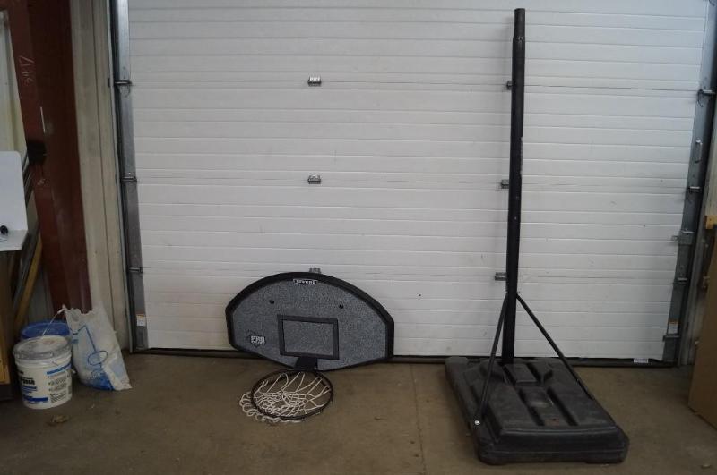 Lifetime basketball hoop&nbsp...