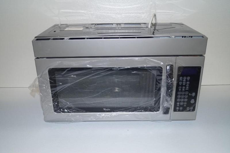 A Whirlpool Microwave hood combinat...