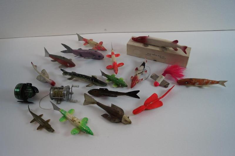 16 old spearing decoys and 2 old re...
