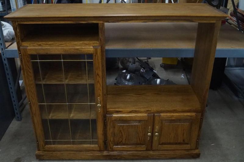 Entertainment stand on wheels. 56 x...