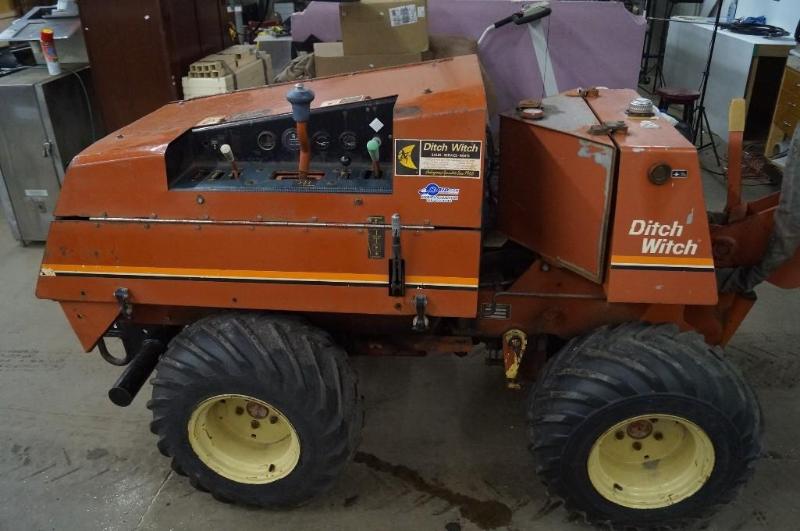lot 1 image: Ditch Witch Model 400