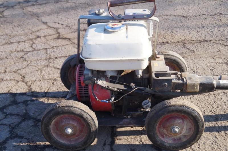 lot 12 image: Little Beaver Earth Auger Powered by a Honda GX140 Motor.