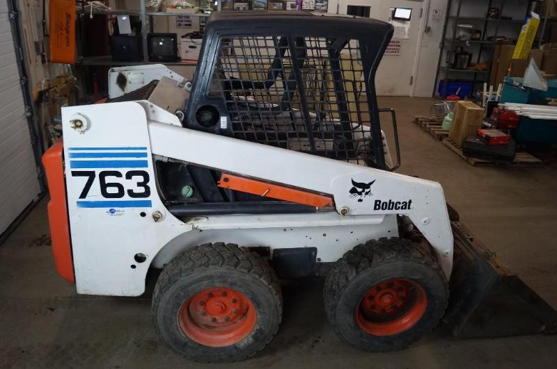 lot 2 image: 2003 Bobcat 763