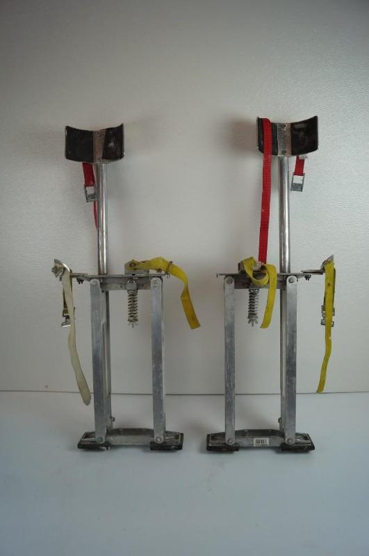 lot 21 image: Drywall Stilts