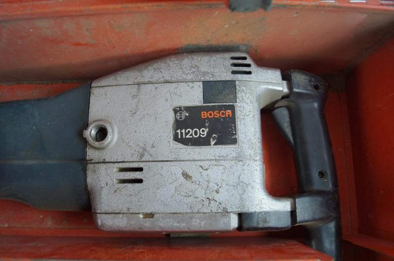 Bosch Rotary Hammer Model 11209 Spline Drive With Case. Spring