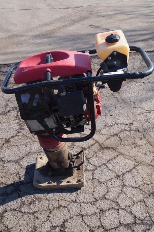 lot 3 image: Stone Compactor with a 4 stroke commercialHonda GX100 Motor