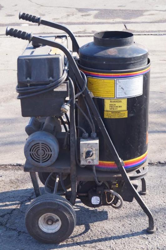 lot 4 image: Hot or Cold Electric Pressure Washer