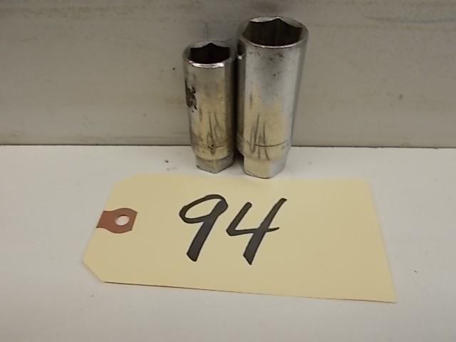 lot 94 image: Craftsman 38" Sparl Plug Sock...