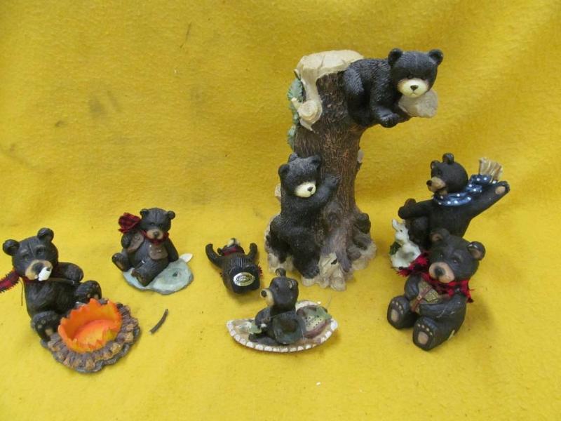 lot 103 image: Box of Bear Decor...