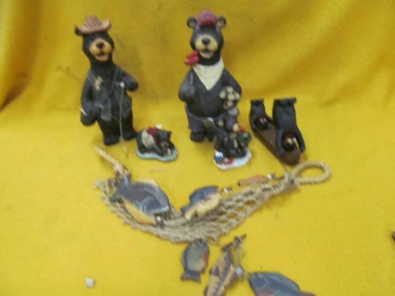 lot 104 image: Box of Bear Decor...