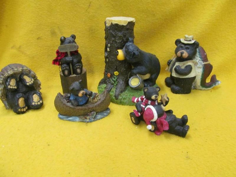 lot 105 image: Box of Bear Decor...
