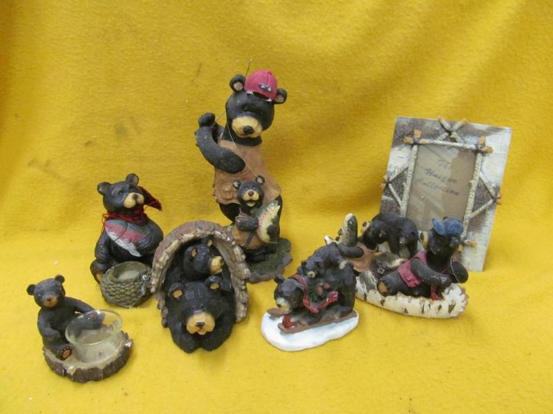 lot 106 image: Box of Bear Decor...