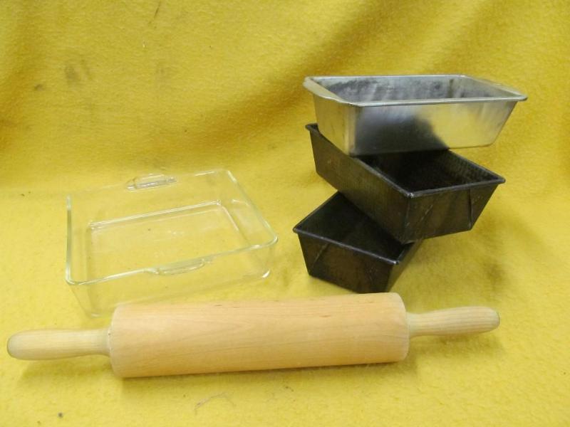 lot 133 image: 1 Rolling Pin, 1 Square Pyrex Glass...