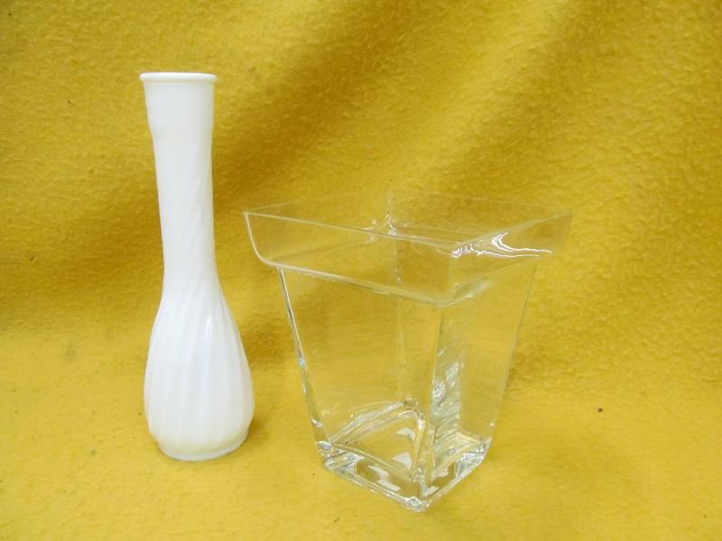 lot 136 image: 2 Flower Pots - 1 Clear Glass and 1...