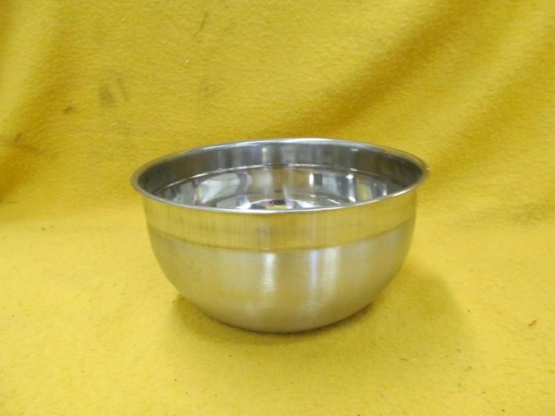 lot 141 image: 5 Qrt Mixing Bowl - Erro...