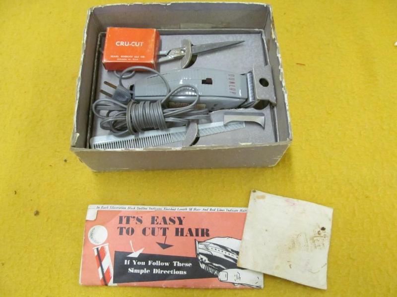 lot 160 image: Dunlap Electric Clipper Set...