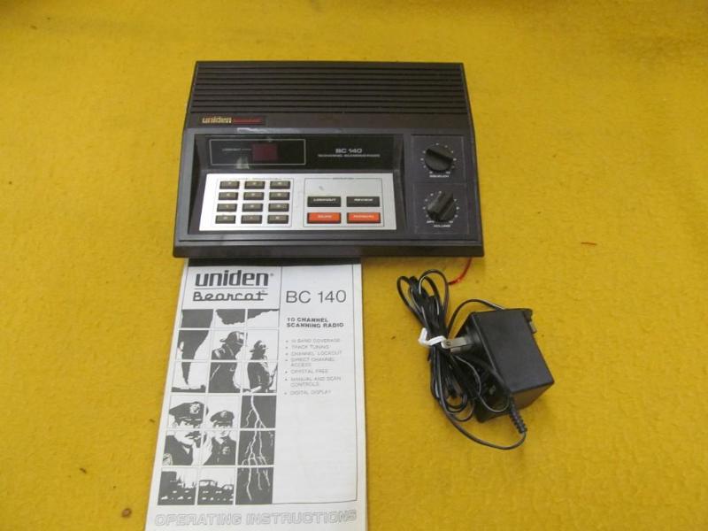 lot 162 image: 10 Channel Scanning Radio, Uniden B...