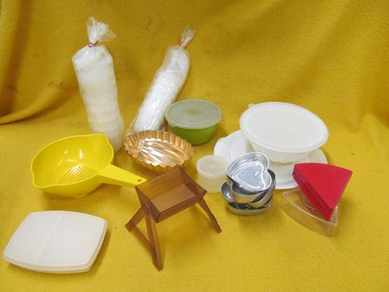 lot 180 image: Box of Tupperware and Misc. - Jello...