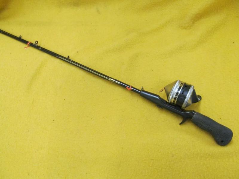 lot 202 image: Zebco 33 Reel and 5 12 Med Action...