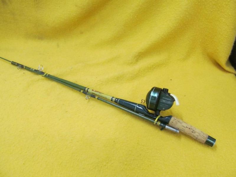 lot 205 image: Garcia 6 Rod, Vintage Johnson Cent...