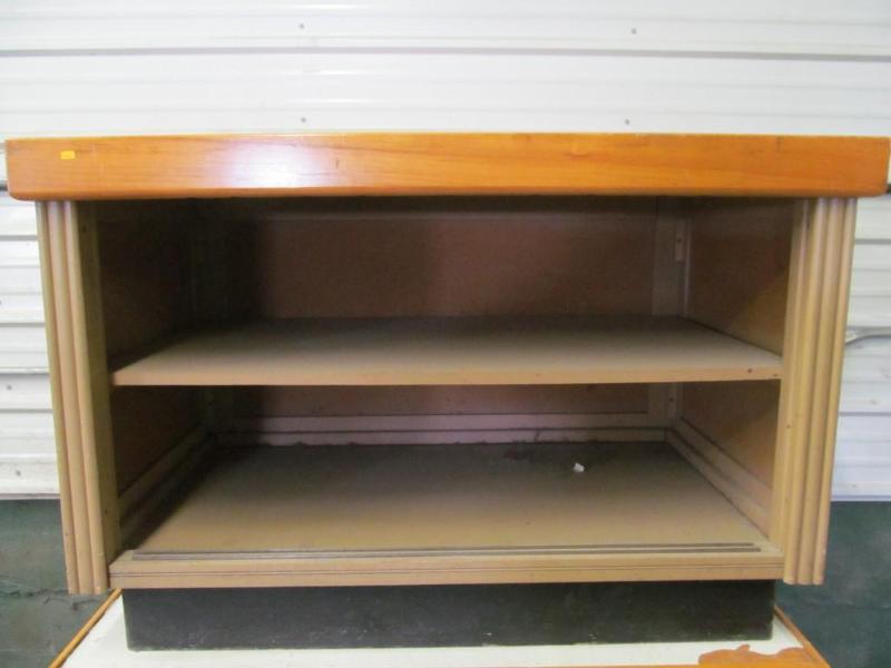 lot 22 image: 2 Shelf Cabinet From a Retail Cloth...