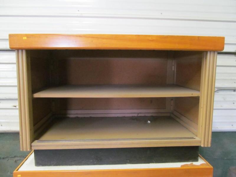 lot 23 image: 2 Shelf Cabinet From a Retail Cloth...