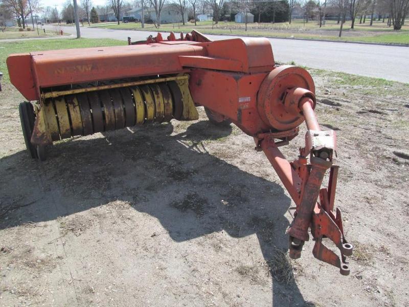 lot 242 image: New Holland Model 269 &nbspSmall S...