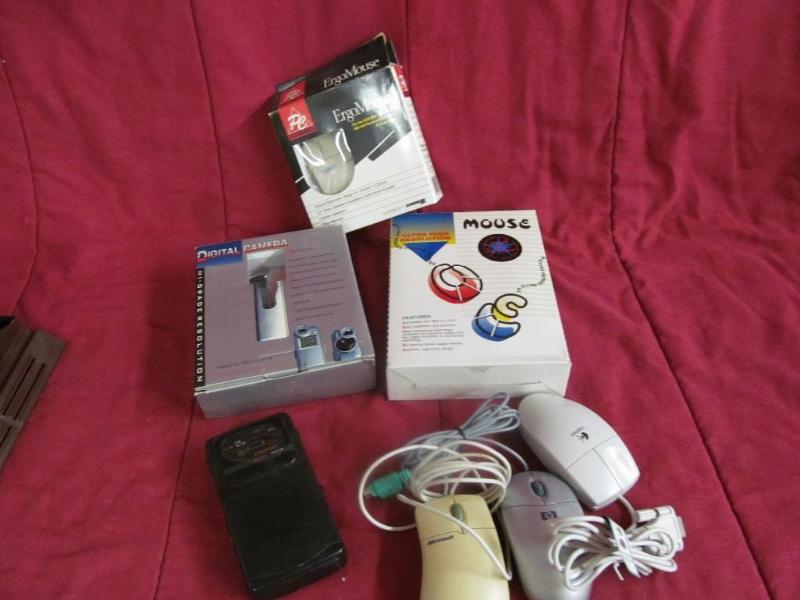 lot 244 image: (5) Computer Mouse, AmFm&nbspPort...