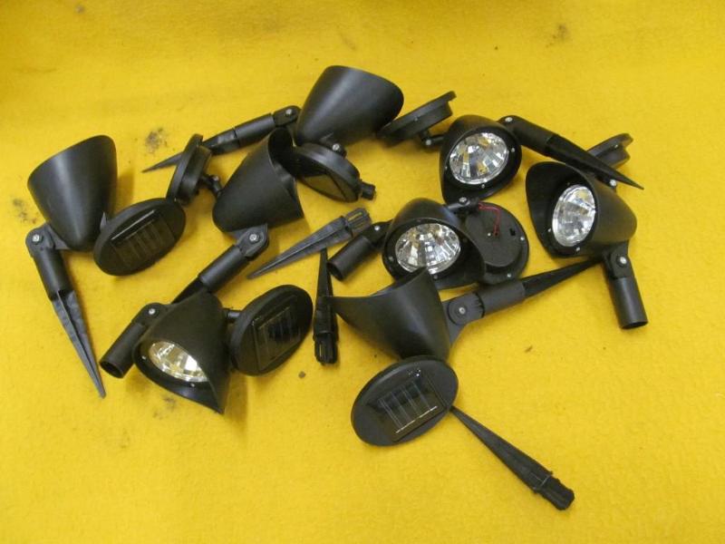 lot 51 image: Solar Spot Lights - 8...