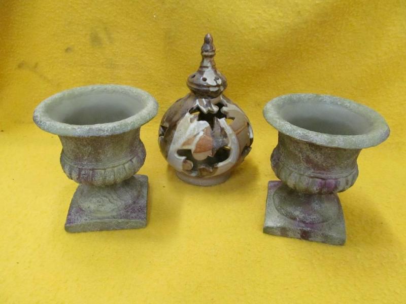 lot 74 image: 2 Green and Camo Candle Holder...