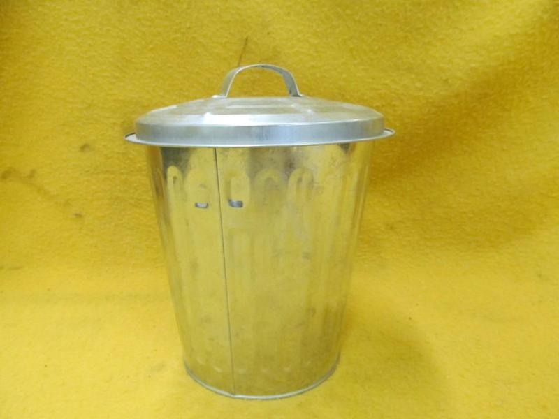 lot 79 image: Galvanized Garbage Can with cover a...