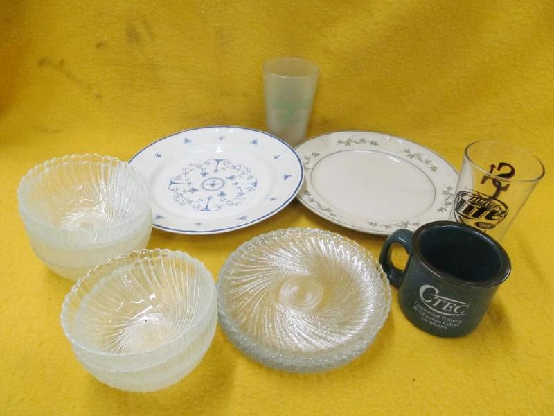 lot 83 image: Miller lite glass, Ctec&nbspmug, 2...