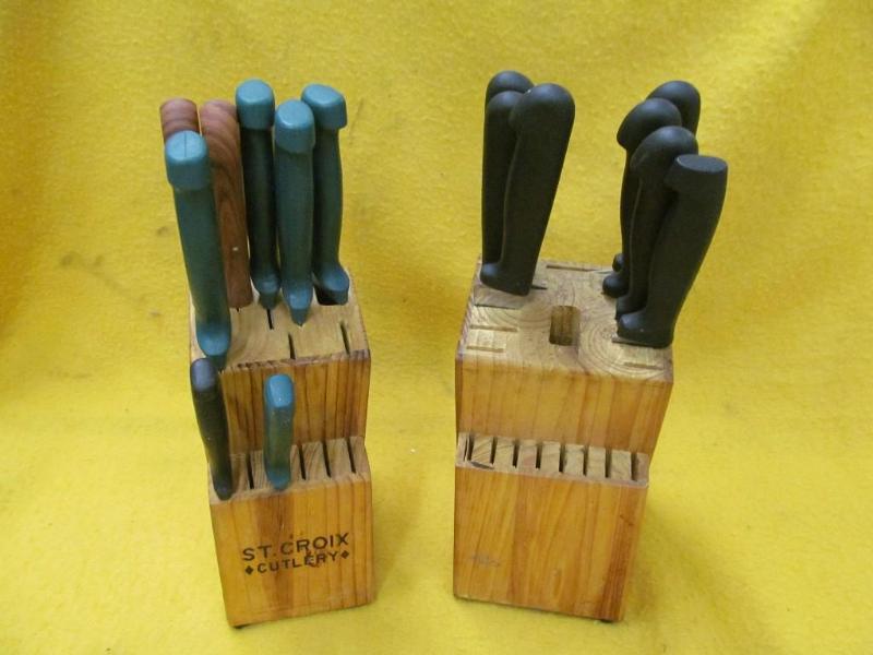 lot 86 image: 2 Knife Sets both in Wood&nbspBloc...