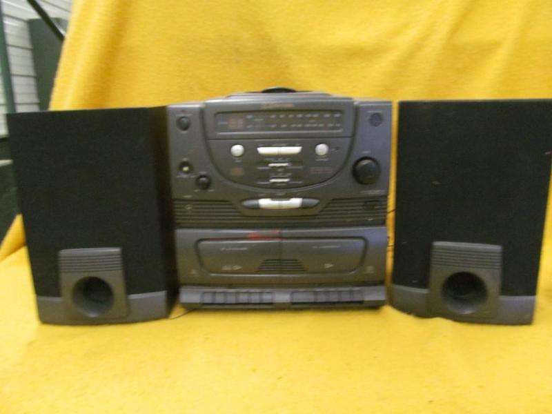lot 98 image: Emerison AMFM with CD and Dual Cas...