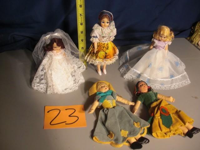 5 Dolls.. See the pictures..&nbsp...