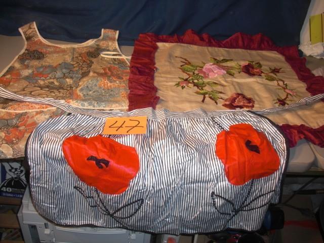 2 aprons, 1 pillow case (pillow cas...