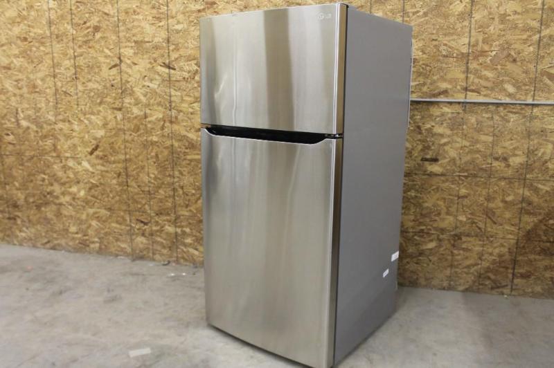 lot 5 image: NEW LG LARGE CAPACITY TOP FREEZER REFRIGERATOR WITH ICE MAKER (FITS A 33 OPENING)