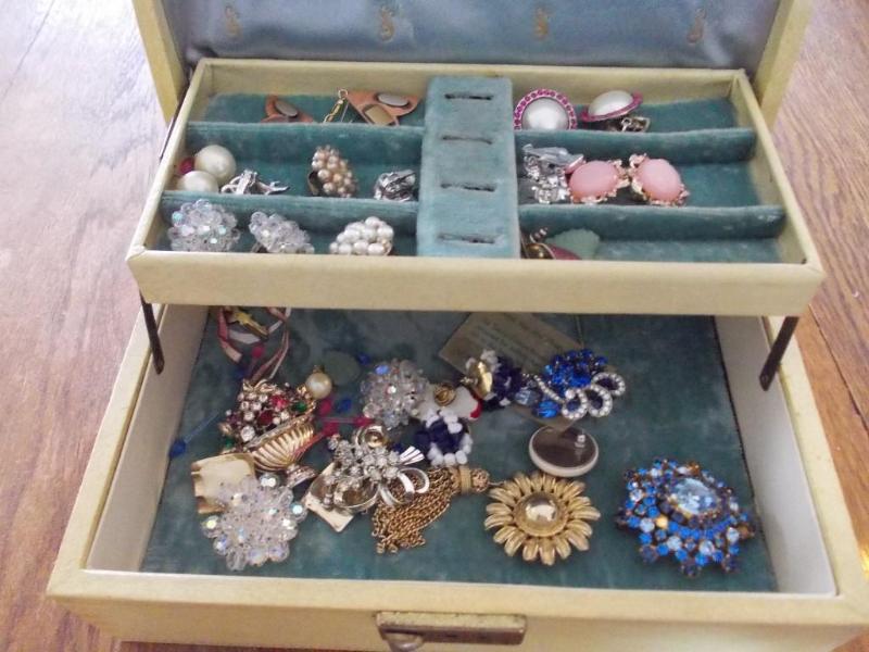 Old Jewelry Box &amp Contents Bro...