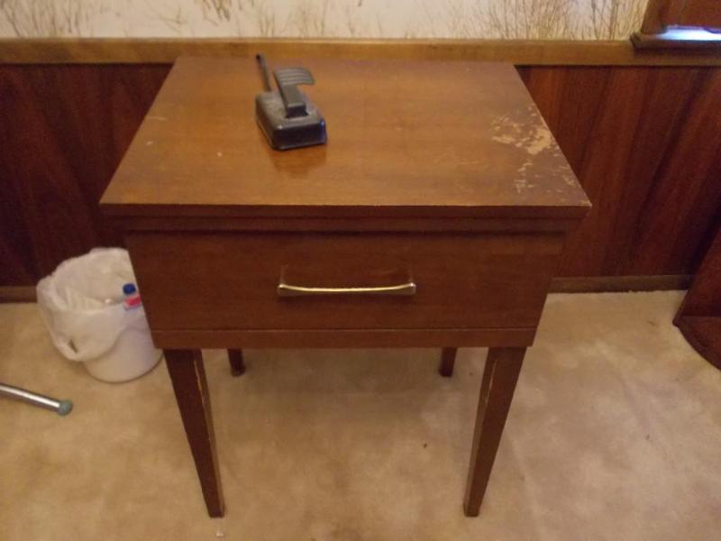 Singer Sewing Machine With Cabinet ...