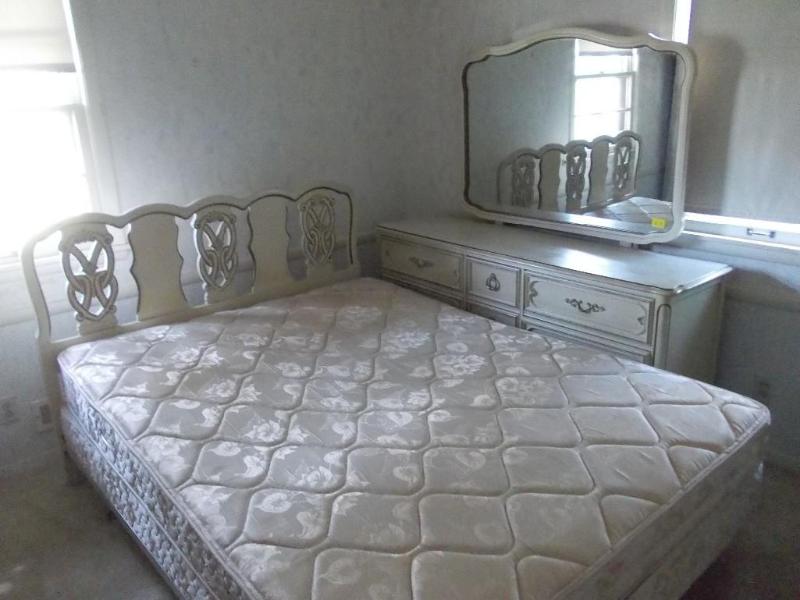 Triple Dresser With Mirror, Queen S...