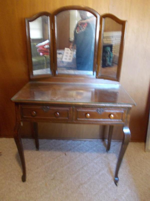 Antique 2-Drawer Dressing Table 36&...