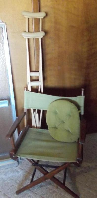 Green Directors Chair, 1-Round Pil...
