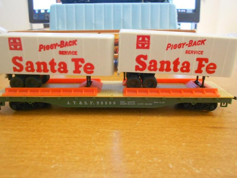 Tyco ATSF Flat car with Santa Fe tr...