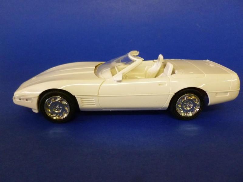 lot 103 image: Ertl AMT 1991 Corvette Convertible ...