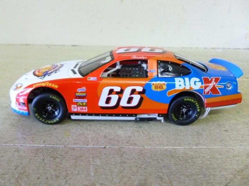 lot 122 image: Mattel Hot Wheels NASCAR 2000 Darre...